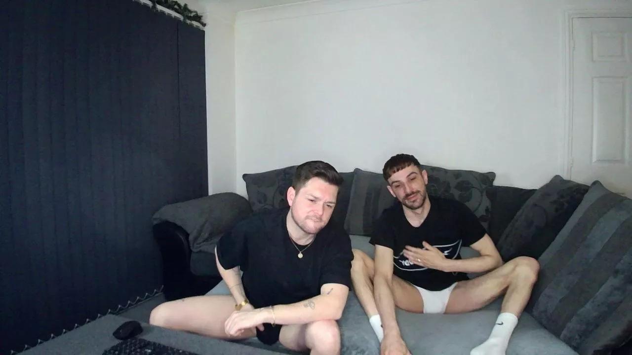 TwoTwinkHusband on Cam4 