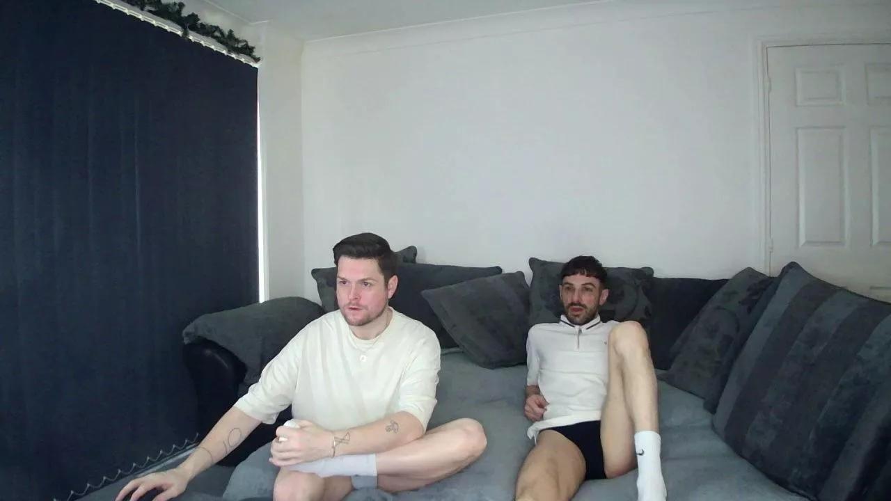 TwoTwinkHusband on Cam4 