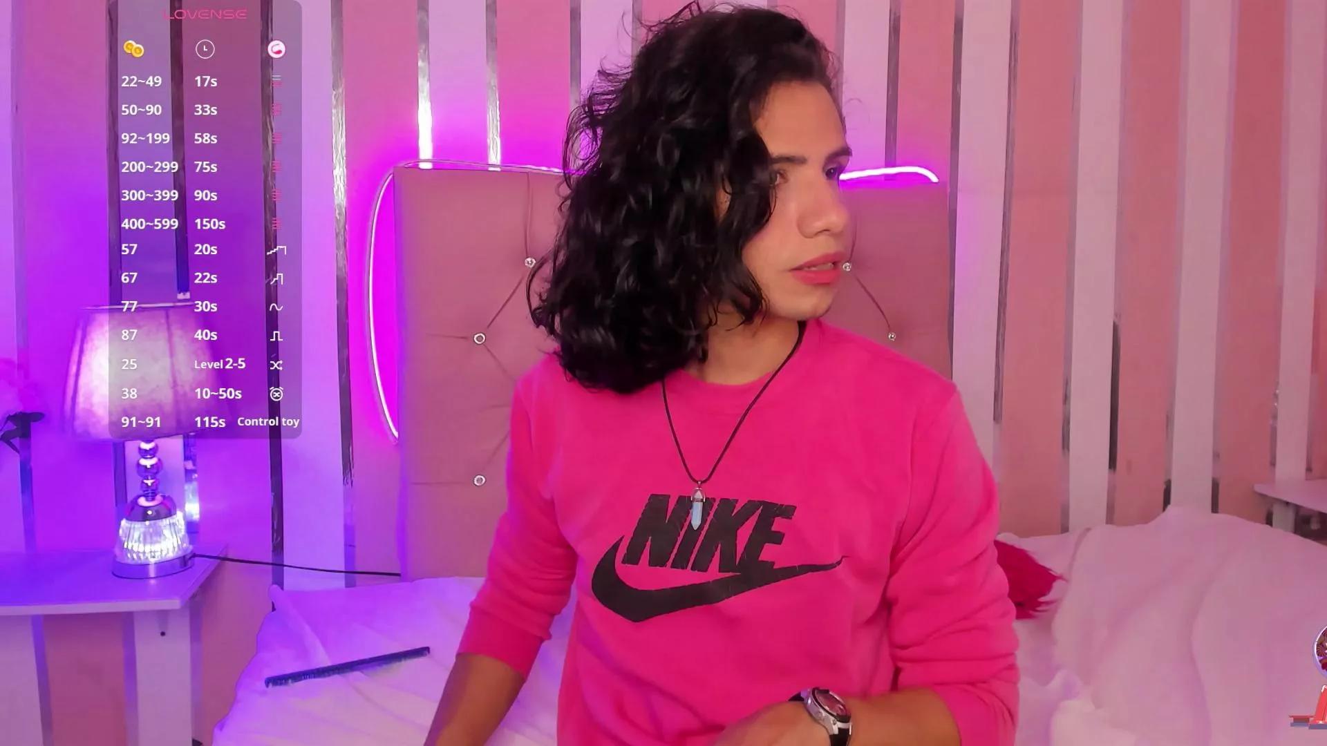 TylerBloom on Cam4 