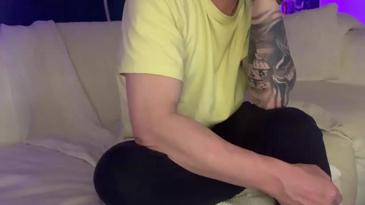 young_slut on Cam4 