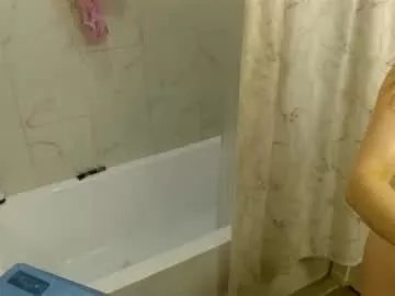 Freechat bombshellbaeby on Chaturbate