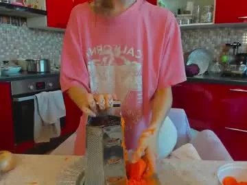 Freechat crystalnut on Chaturbate