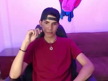 Discover David_925_, he wants to masturbate for you david_925_ from Chaturbate