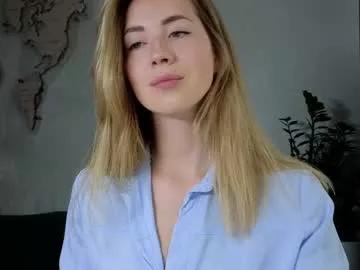 Private emmi_rosee on Chaturbate