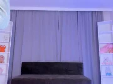 Explore naked slut Yayong yayong from Chaturbate