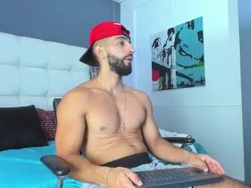 Freechat yiyo10_ on Chaturbate