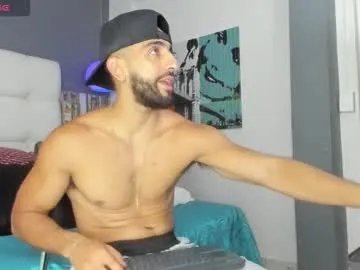 Freechat yiyo10_ on Chaturbate