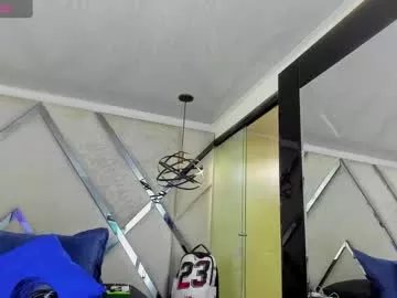 Freechat yiyo10_ on Chaturbate