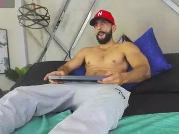 Freechat yiyo10_ on Chaturbate