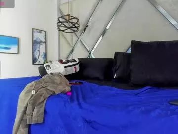 Freechat yiyo10_ on Chaturbate