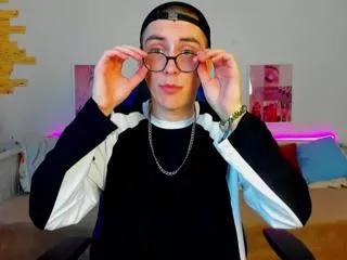 leo_howard on Flirt4Free 