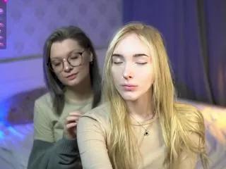 mae_beddingfield_sara_mauri on Flirt4Free 