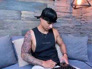noah_hunther on Flirt4Free 
