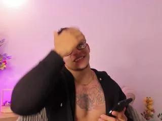 roger_curly on Flirt4Free 