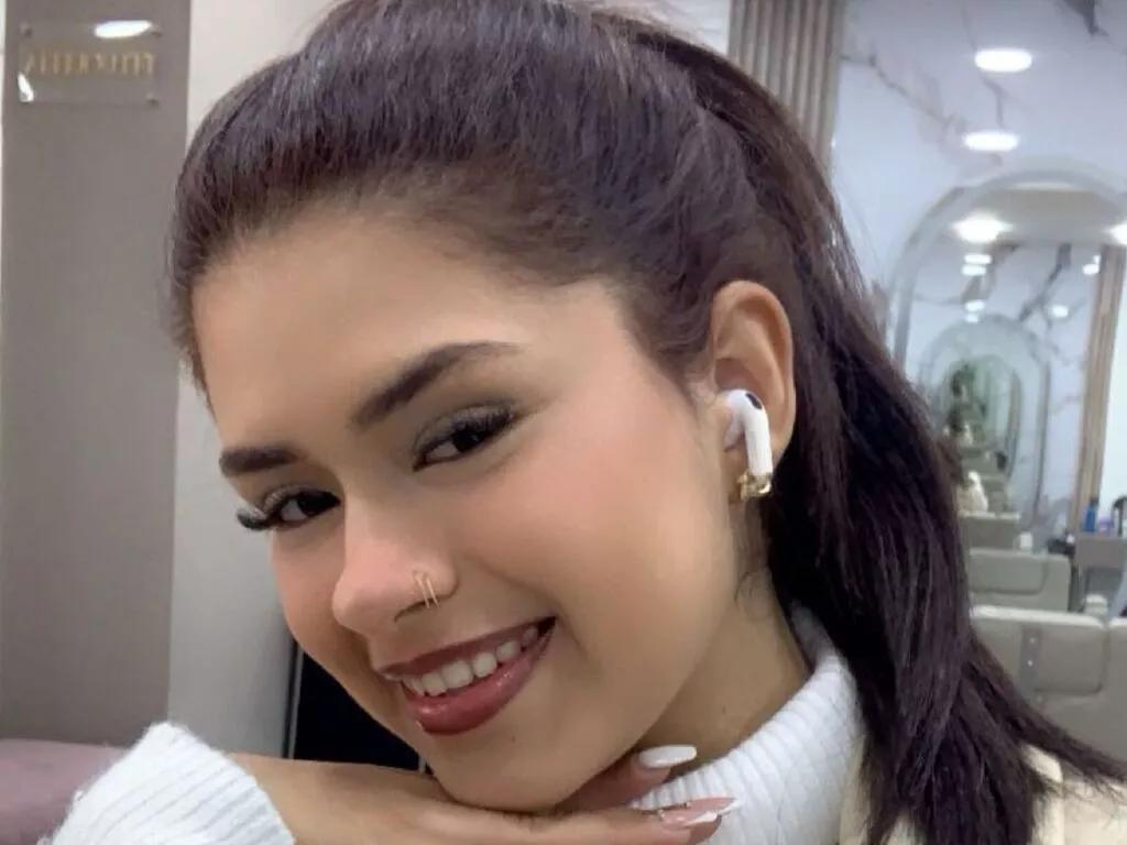 BellaaStonne on LiveJasmin