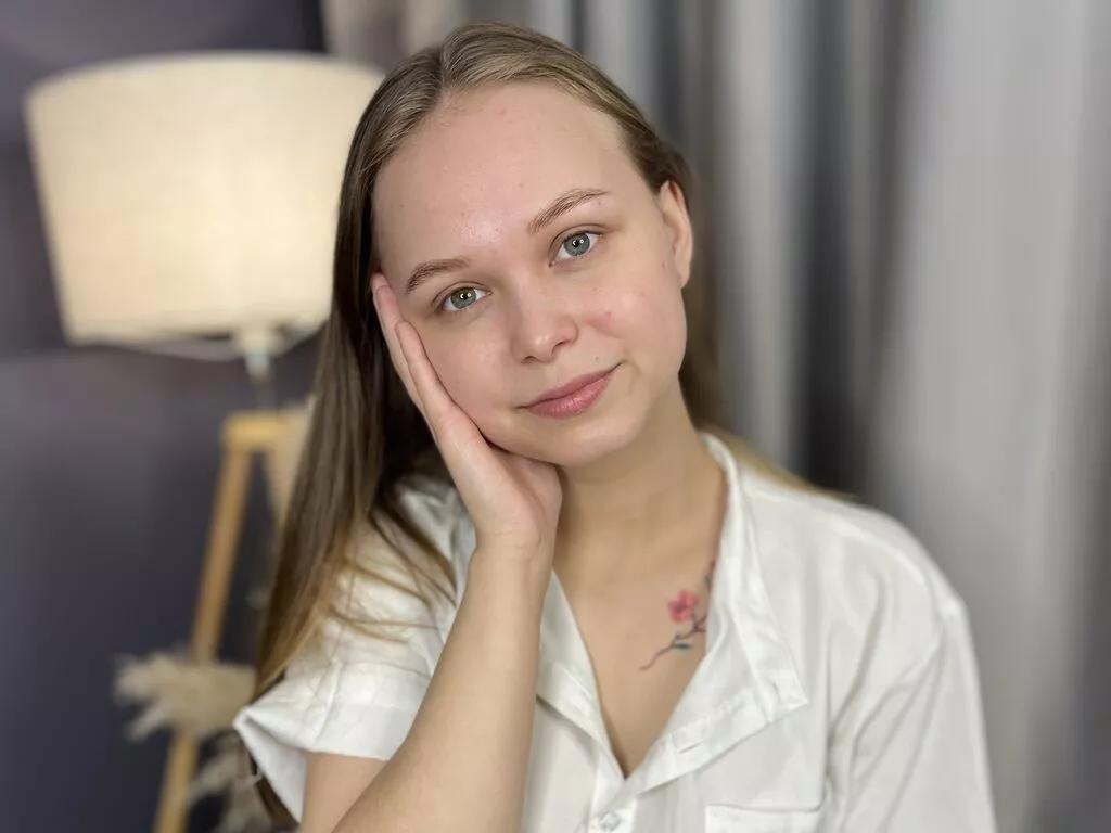 ElwynaBucher on LiveJasmin 