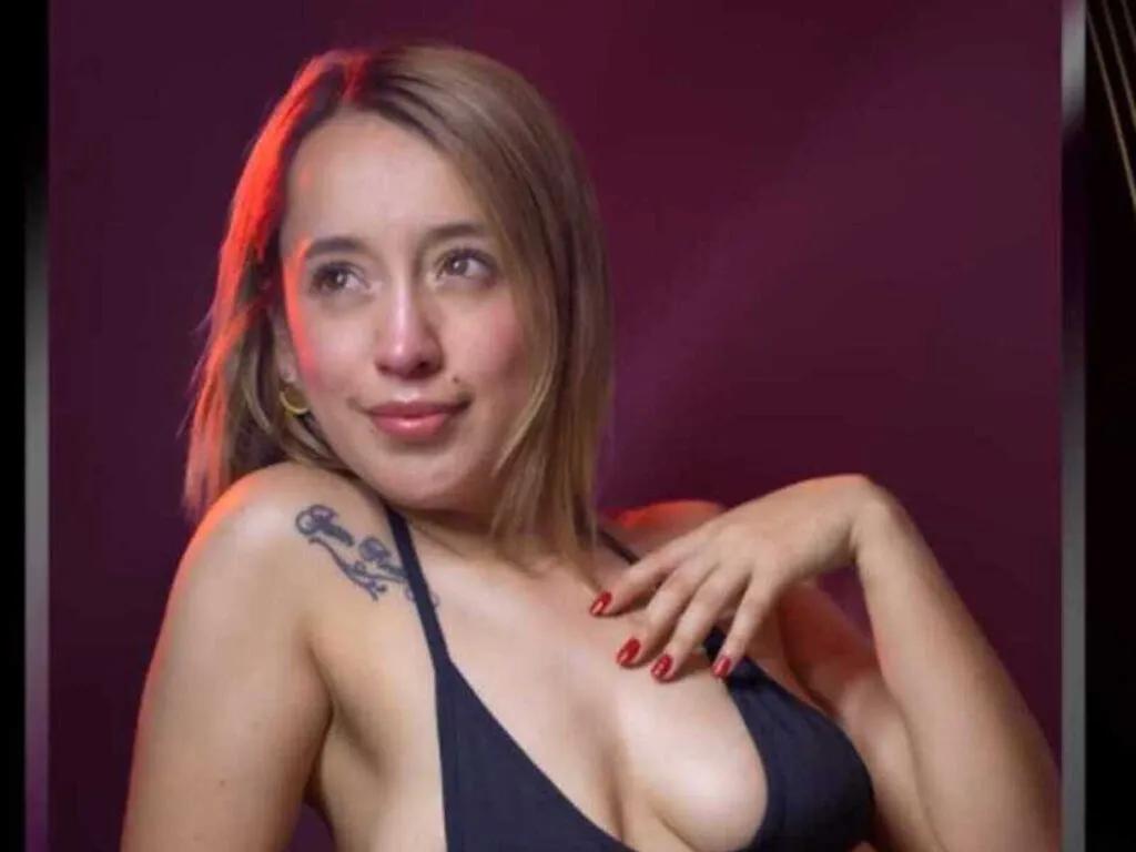 Naked LunaDelire wants you to fuck her body now LunaDelire from LiveJasmin