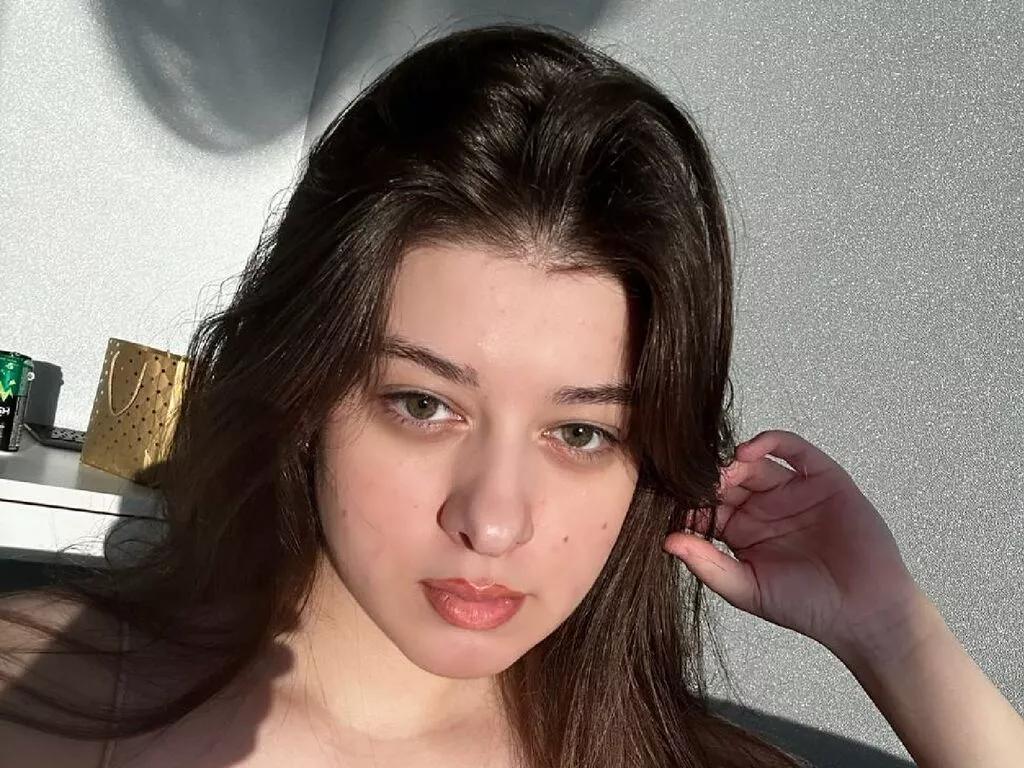 MiaShandri on LiveJasmin