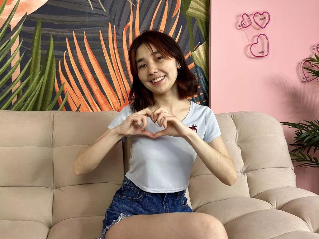SaraLuu on LiveJasmin 