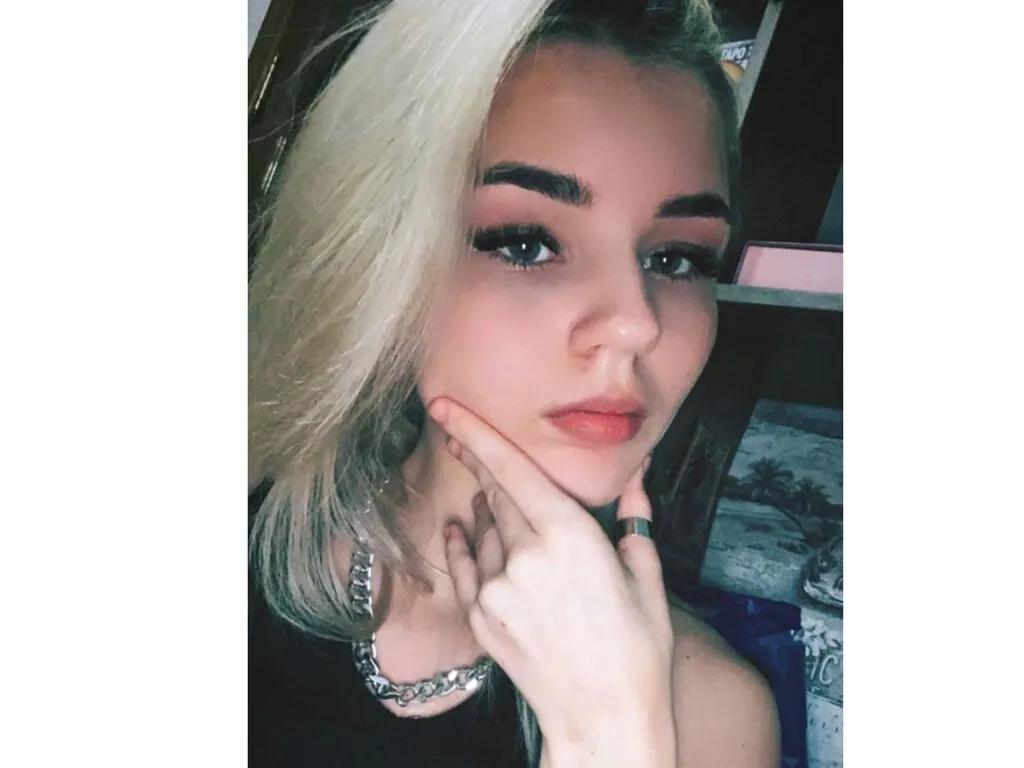 Masturbate to LiveJasmin's SoledadGoodsite SoledadGoodsite from LiveJasmin
