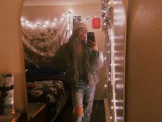 Halleheartly98 on Streamate 
