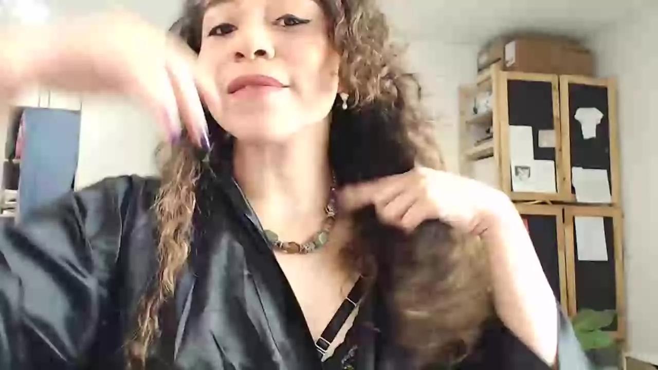 Annekamy on Streamray 