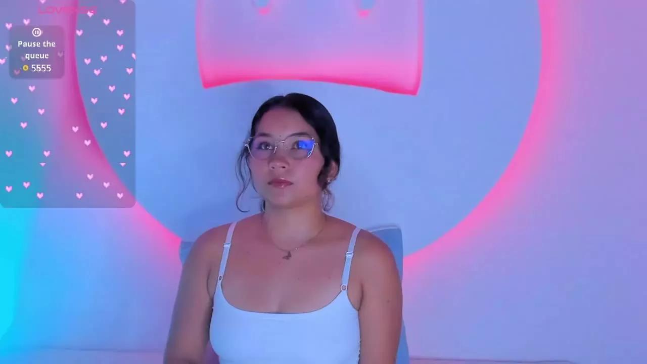 KittenLittleEyes on Streamray 