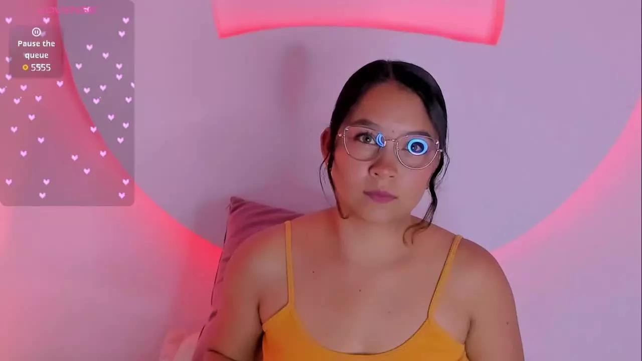 KittenLittleEyes on Streamray 