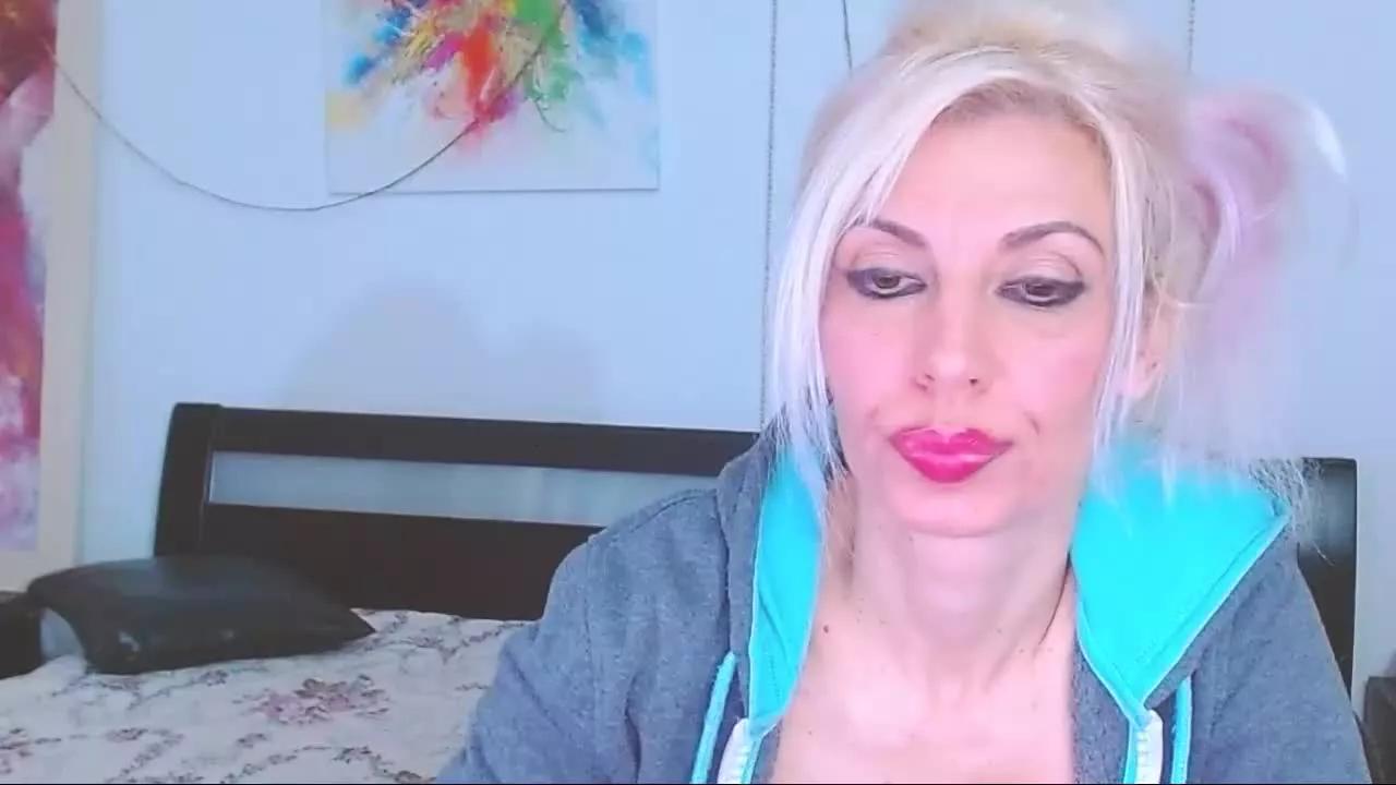 MissLaraHoney on Streamray 