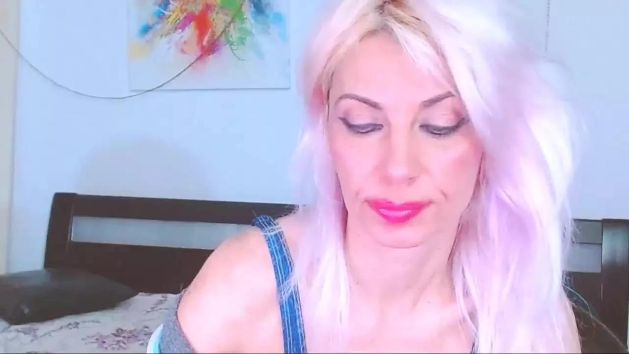 MissLaraHoney on Streamray 