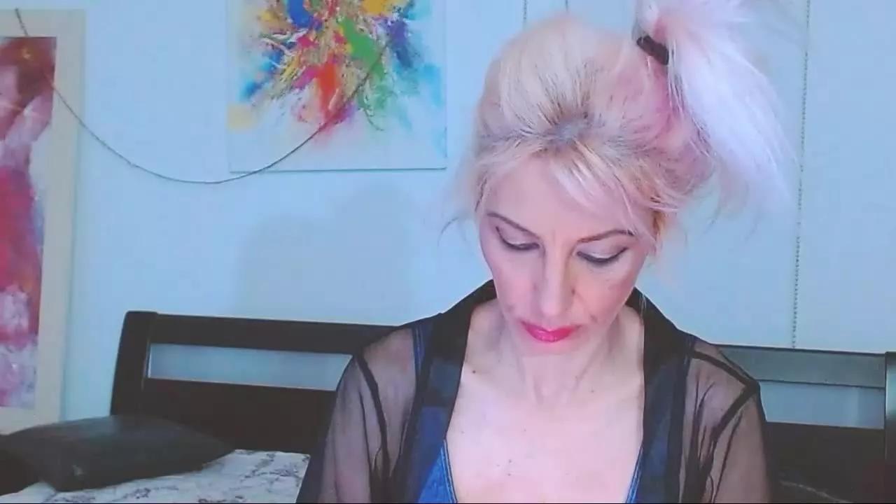 MissLaraHoney on Streamray 