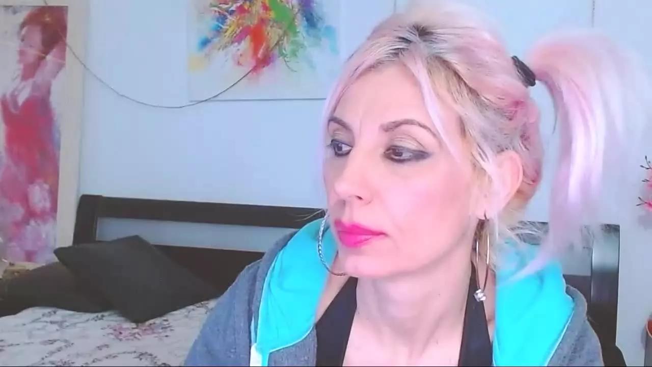 MissLaraHoney on Streamray 