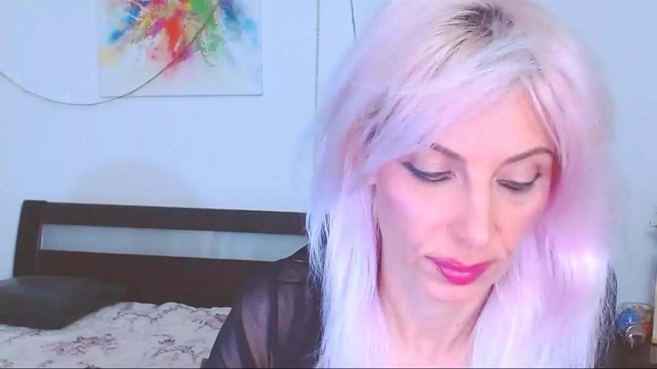 MissLaraHoney on Streamray 