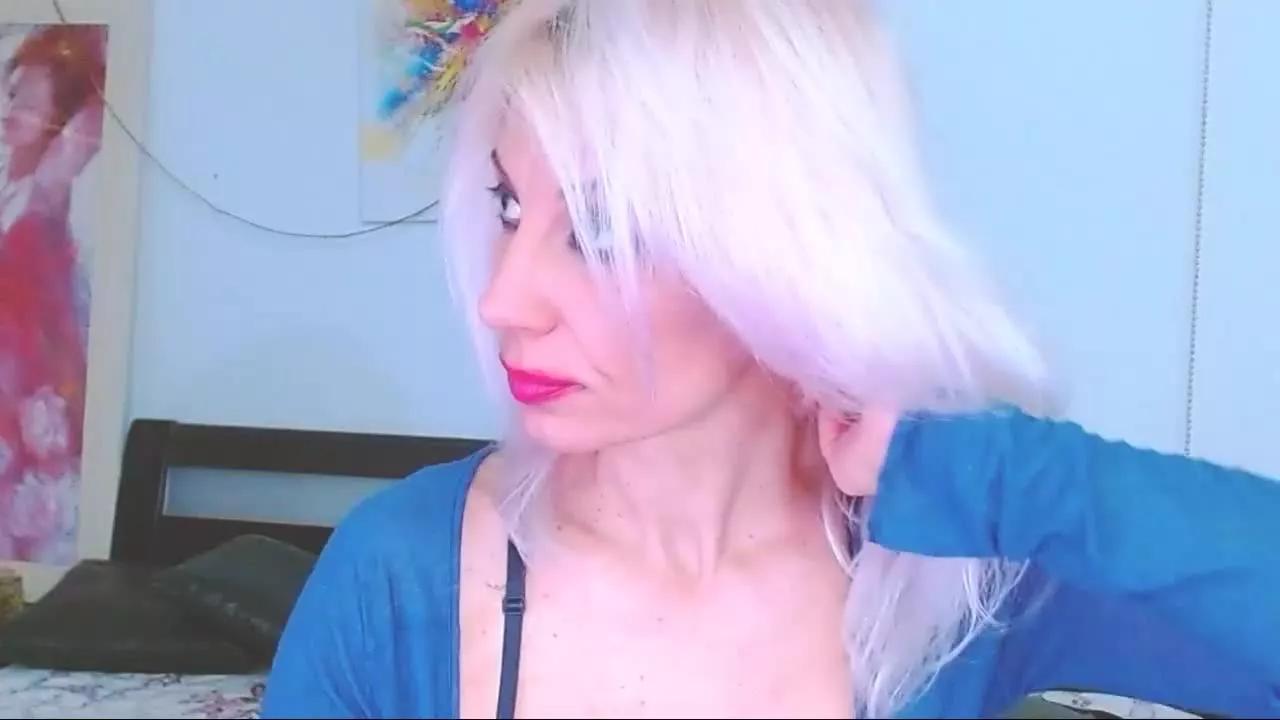 MissLaraHoney on Streamray 