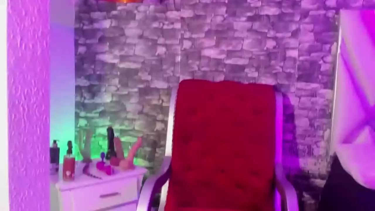 TrinnaHarper on Streamray 