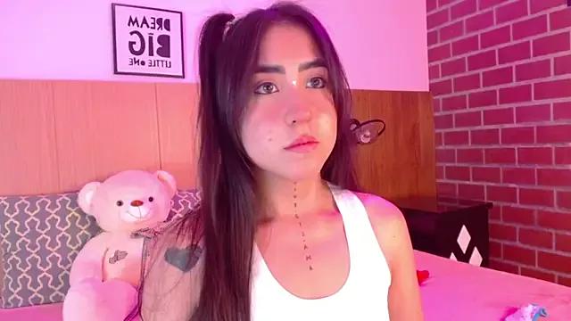 AdaaMillan on StripChat 