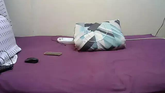 AddictiveAssCurves on StripChat 