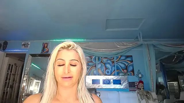 Freechat ADRIANNA_FOX on StripChat