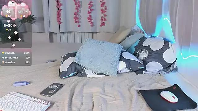 AliceBrunne on StripChat 