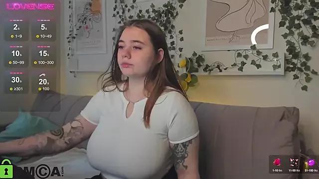 Alli_Aster on StripChat 