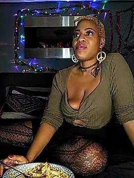 AmazonianMistress on StripChat 