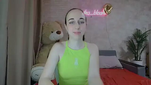 Anika_bloom on StripChat 