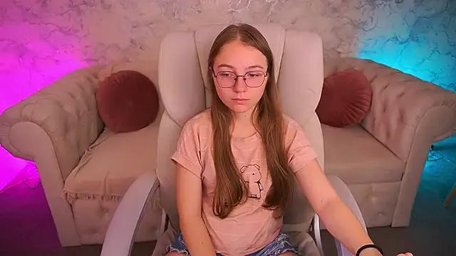 Discover cute slut ArrinaWairr ArrinaWairr from StripChat