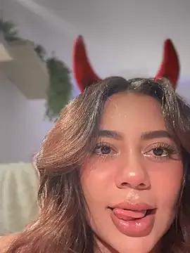 Watch StripChat's Aryrosee Aryrosee from StripChat
