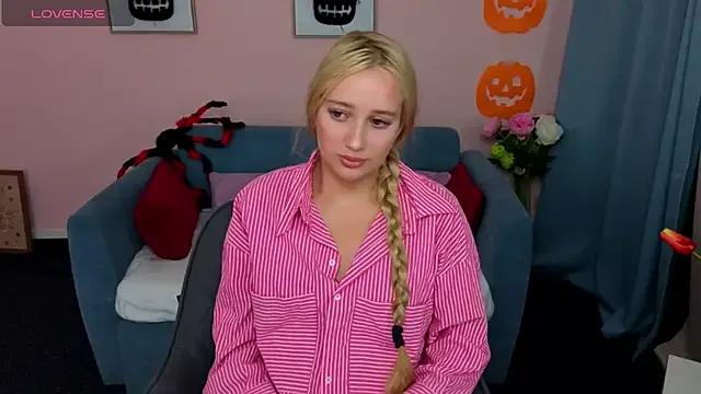 Cute AuroraSkyee wants you to fuck her body now AuroraSkyee from StripChat