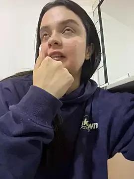 Bella-hadiid on StripChat 