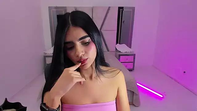 BellaaStorm on StripChat 
