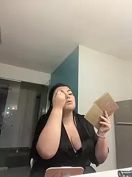 BellaRave on StripChat 