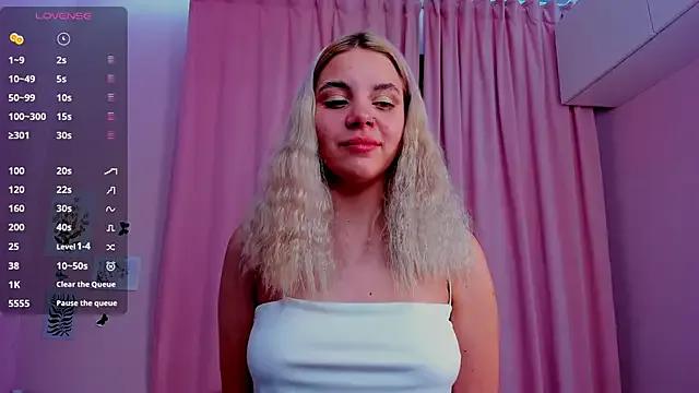Discover sexy camwhore BlissBoardley BlissBoardley from StripChat