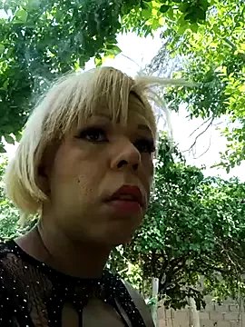 Freechat blondebitchlitle on StripChat